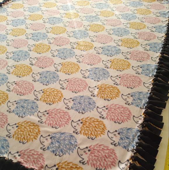 Hedgehog Sew Fleece Blanket Handmade Knotted Blanket - Picture 6 of 8